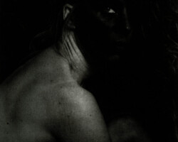 <b>Anna Kodź</b><br><i>Lady in black I</i><br>2021<br>photopolymer gravure<br>30 cm × 44 cm