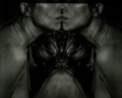 <b>Anna Kodź</b><br><i>Mirror</i><br>2021<br>photopolymer gravure<br>30 cm × 44 cm