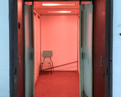 <b>Oksana Nevmerzhytska</b><br><i>Elevator</i><br>2020<br>digital photography<br>28 cm × 40 cm